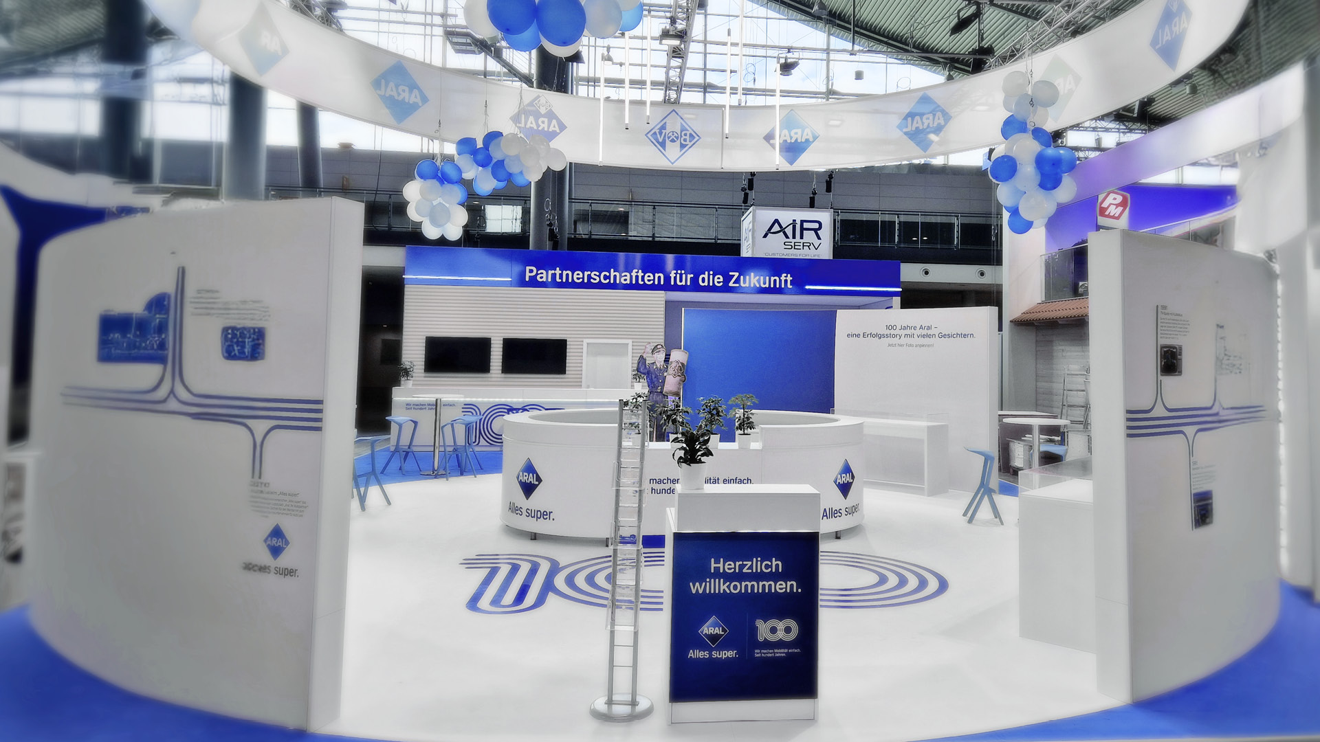 Messestand von Aral Marketing mit dem Motto "100 Jahre Aral" bei der UNITI Messe.