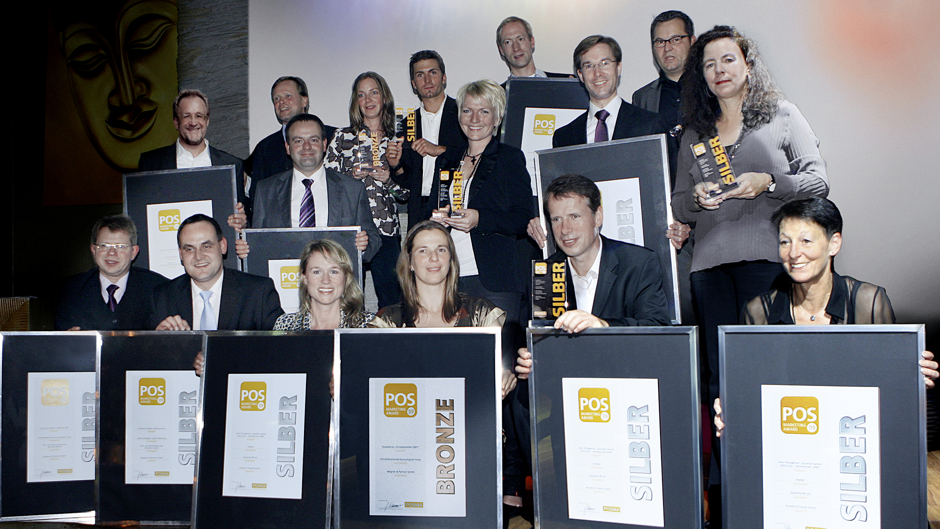 Personen mit Awards und Auszeichnungen als Gruppenbild