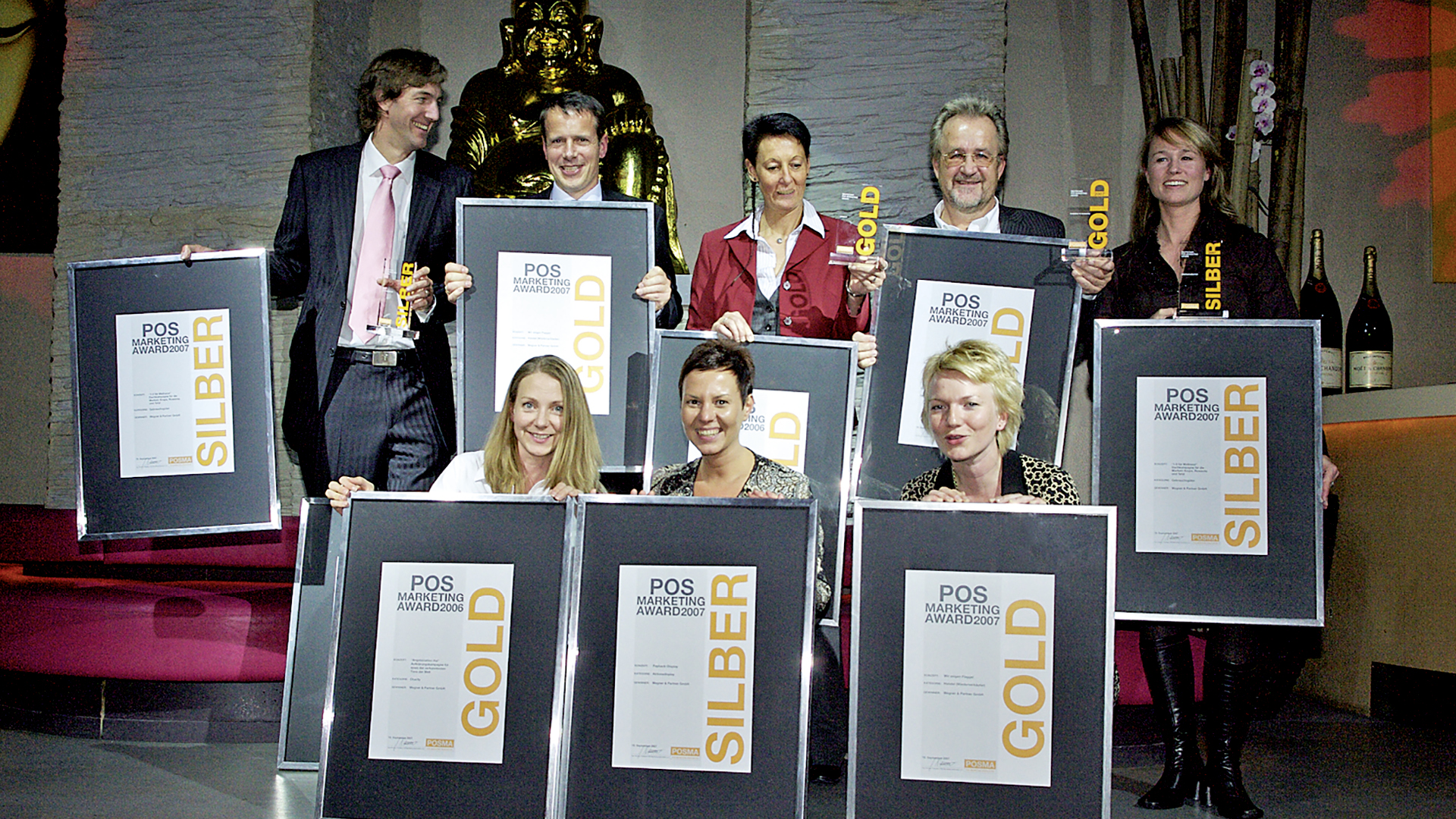 Personen mit Awards und Auszeichnungen als Gruppenbild